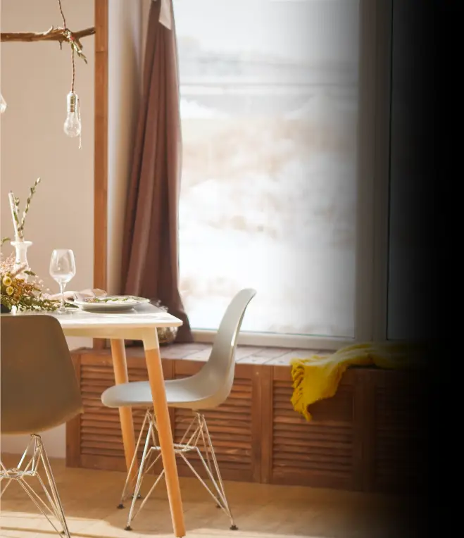 Carro esporte na cor prata com películas que bloqueiam o calor infravermelho e mantém o carro fresco em condições extremas